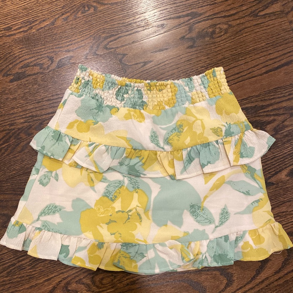 En Creme green white yellow floral mini skirt ruffle tiered new with tags medium